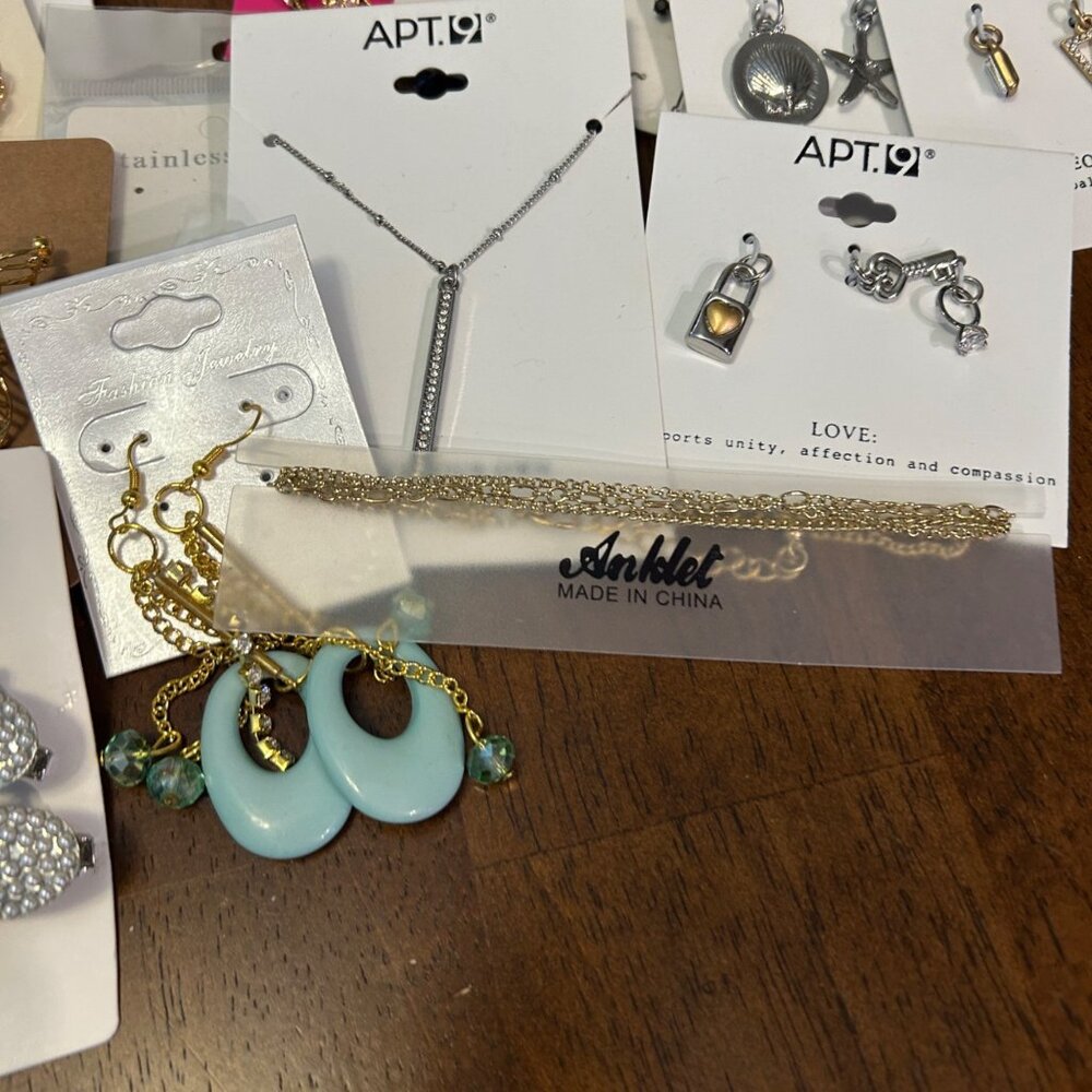 70-Piece Costume Jewelry Lot Charms Necklaces, Earrings Brooches Barrettes - Picture 14 of 16